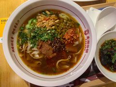 招牌红烧牛肉米粉-呷佬·长沙手工米粉(金沙江路店)