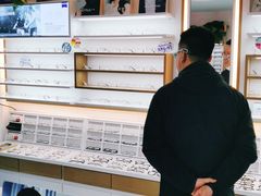 -视野联行眼镜·蔡司授权店(长白万象汇店)