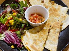 牛肉馅饼配迷你沙拉-HELLO 27 意面·沙拉·帕尼尼