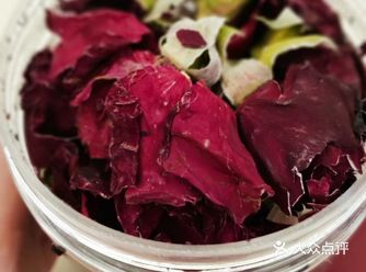 每天喝点玫瑰花茶可以起到一定的调理作用