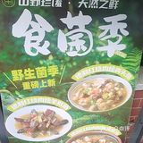 从点单到上菜，店员总是微笑着回应，让人倍感舒适
