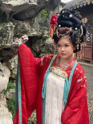 -一揽芳华汉服旗袍体验馆(拙政园店)