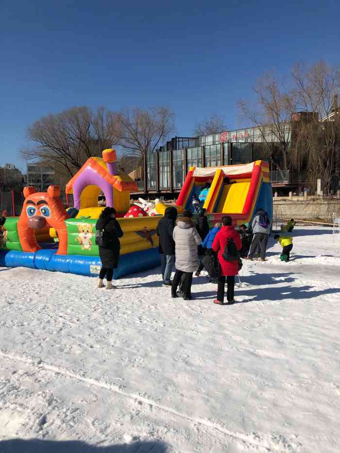 工体冰雪嘉年华我爱八爪鱼-"在北京有点雪就能圈起来收费了.人比较多.