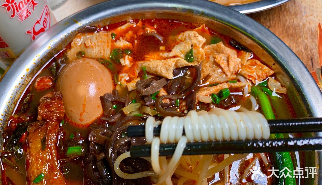 【本地人超爱[爱心]】料足！流油的溏心蛋螺蛳粉