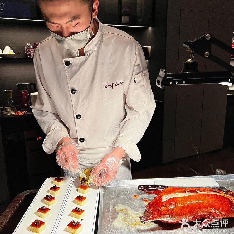 拜托‼️都去吃这个鱼子酱烤鸭呀,人间值得