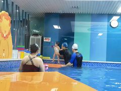 -Swim斯卫姆国际儿童游泳中心(红博中央公园店)