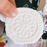 有点像桃糕片。吃了两个就很梗