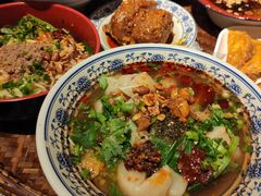 -爆炸头阿姨小四川正宗川味小吃(无任何分店)