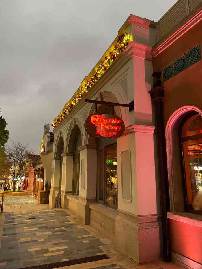 the cheesecake factory 芝乐坊餐厅(迪士尼小镇店)-"上次吃是三年多