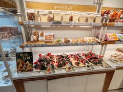 -绿姿鲜奶烘焙(世南西路店)