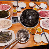 小伙伴飞机晚点，原来想去的餐厅早早关门，还好有这家营