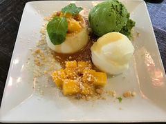 -莓园冰淇淋店