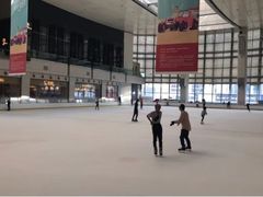 -冰纷万象滑冰场(深圳万象城店)