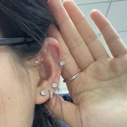 -花师傅专业穿耳洞