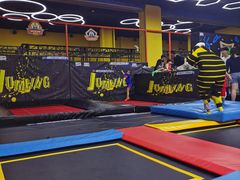 -爱蹦iBOON蹦床运动馆(江汉店)