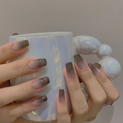 -花岐款式专研健康美甲沙龙