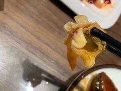 瓦罐海鲜里的黄蚬子-将相和·海鲜蒸饺大连菜
