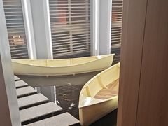 -涨巢·潮玩水疗局