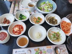 丰盛小菜-本家·添百客韩国料理(泰然店)
