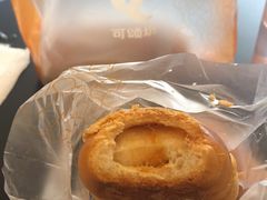酥皮菠萝包-可颂坊(中心书城店)