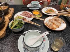 -何妹湿辣牛肉·粤式烧烤砂煲(桂雅路店)