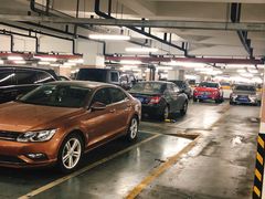 -虹桥火车站-停车场