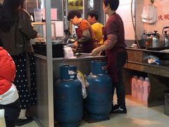 -松树干拌面店
