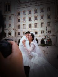 -现代经典婚纱摄影