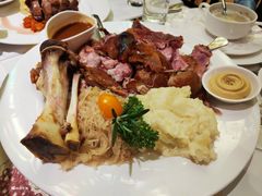 烤猪肘配酸菜土豆泥-兰特伯爵西餐厅·啤酒屋(方庄店)