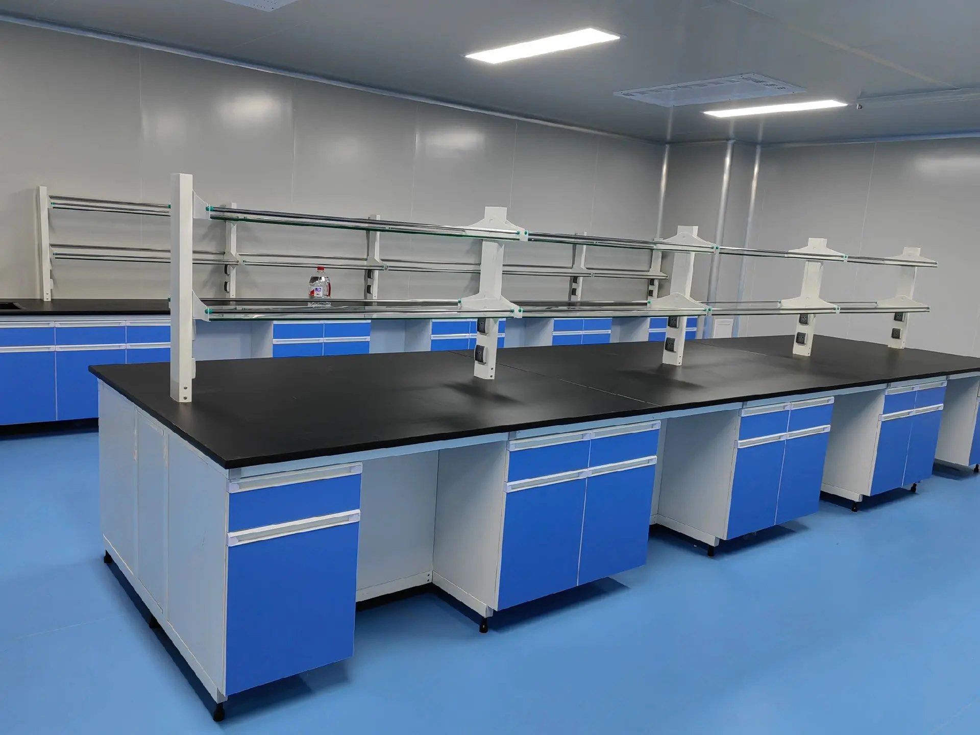 钢木实验台,智慧与美感的完美结合