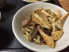 -松树干拌面店