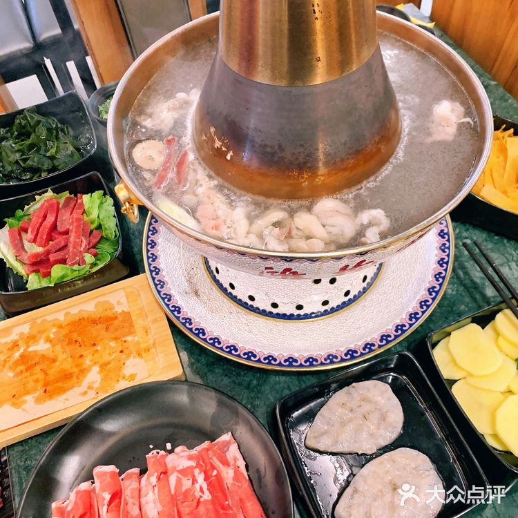 郑州美食｜铜锅清水涮肉的火锅吃着才过瘾🥘