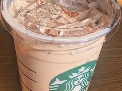 馥芮白聚会装-星巴克(南京大世界店)