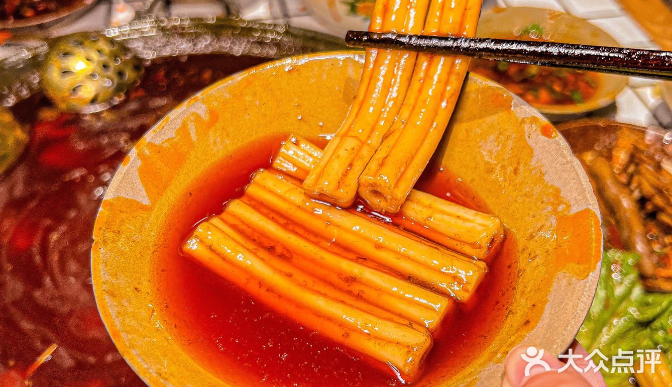 瓜西西地道重庆老火锅，肥肠包葱太够味儿了‼️