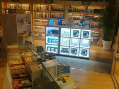 -新华里咖啡书吧(新华书店小寨店)