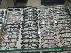 -三叶眼镜城批发市场(上海火车站店)