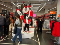 -NIKE上海青浦换季优惠店