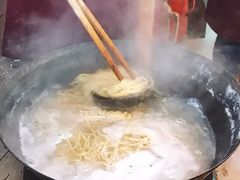 -松树干拌面店