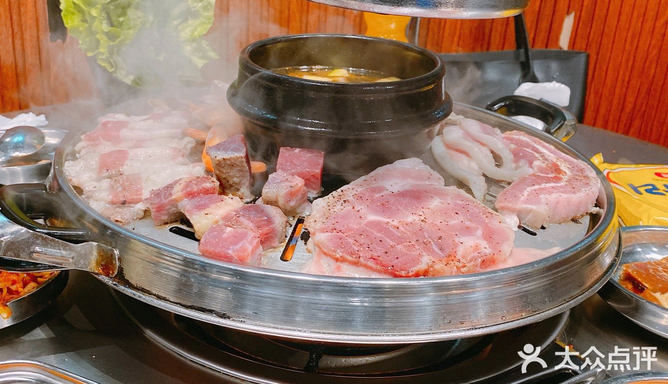 建设路自助烧烤，大口吃肉的感觉真爽～