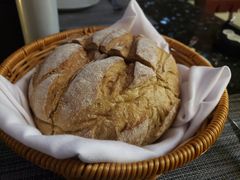 餐前面包-卡普里披萨·牛扒·下午茶