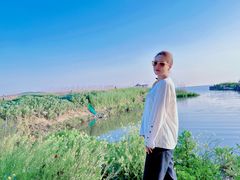 -亮河湾山庄