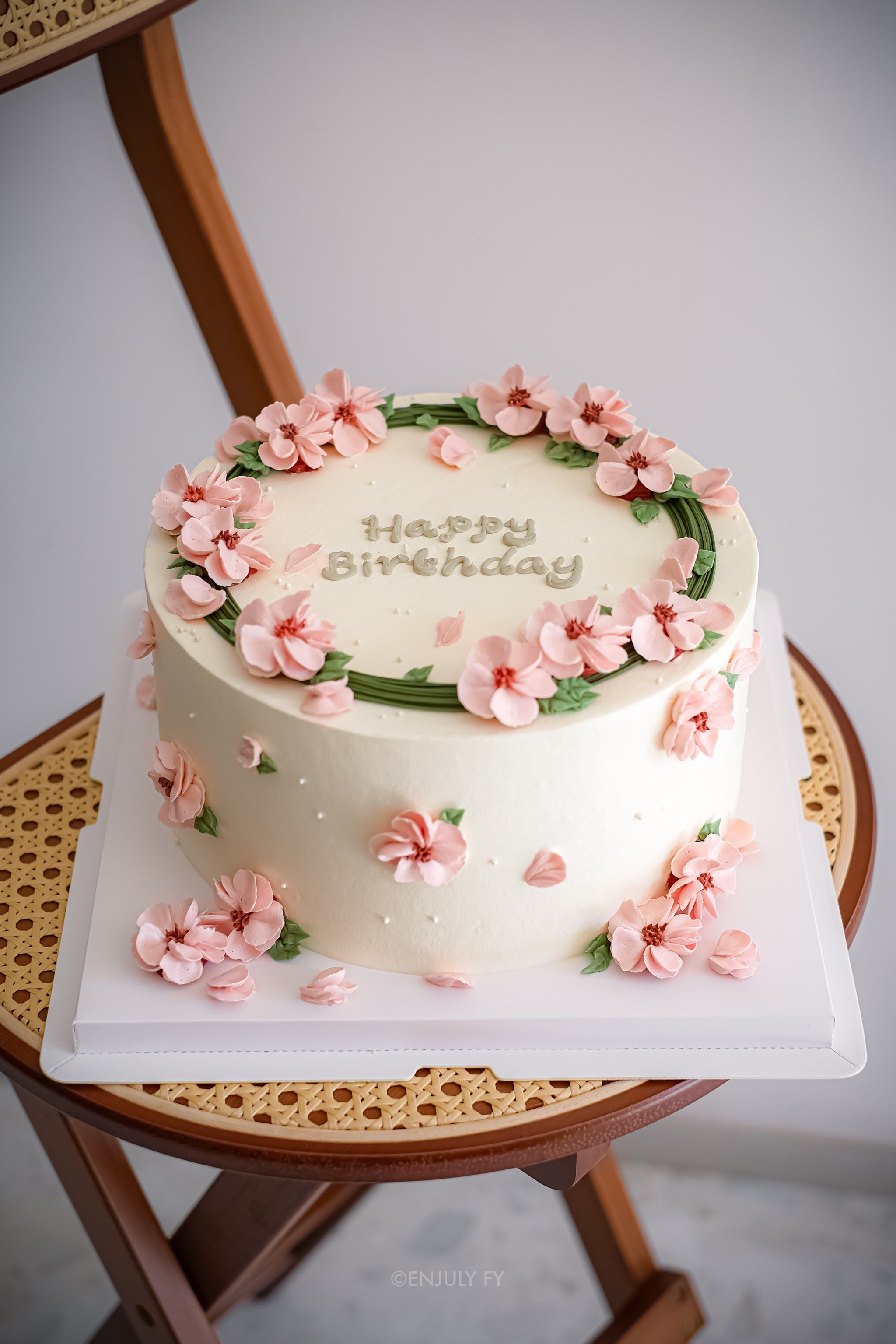 繁花簇拥的裱花蛋糕🌸