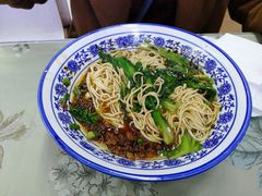 -渝之汇牛肉豌杂面