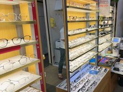 -优医视平价眼镜蔡司依视路折扣工厂店(十里堡店)