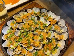 铁板花甲-何师烧烤Pro ·江湖川菜·小龙虾·精酿(太古里旗舰店)