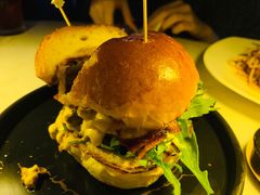 双层牛肉芝士汉堡-The Rug Cafe(王府中环店)