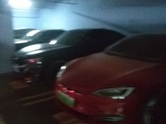 -新中关大厦·停车场