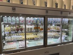 面包甜点陈列柜-白色日记·手作酸奶(麦凯乐店)