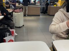 -麦当劳(上海虹桥站30B检票口楼上)