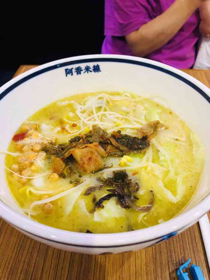 阿香米线(成都银泰中心店)-"中午想要去吃个快餐,这家店生意还算挺好